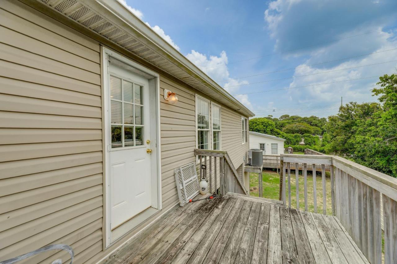 Coastal Emerald Isle Retreat With Deck And Grill! Kültér fotó